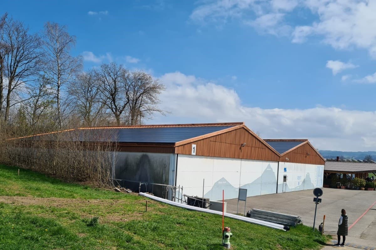 Erste Solaranlage nimmt Betrieb auf